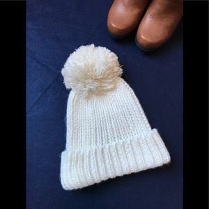 KNITTED BEANIE